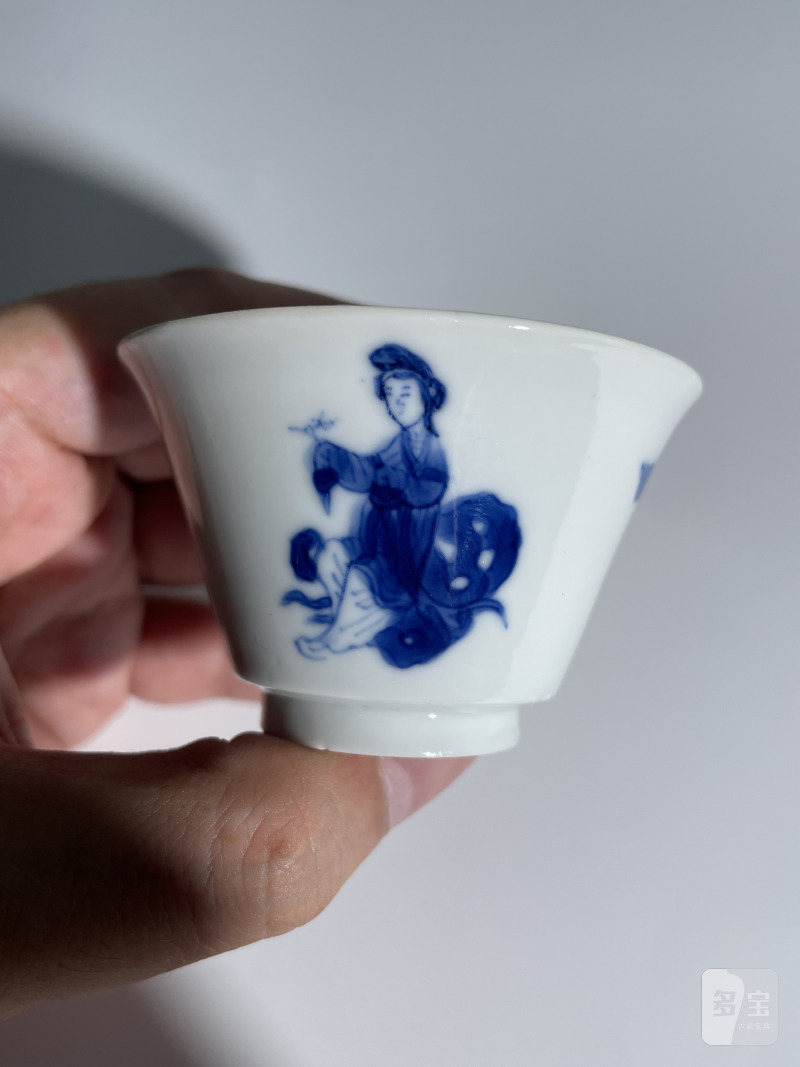 清康熙 青花仕女婴戏图杯 - 图3